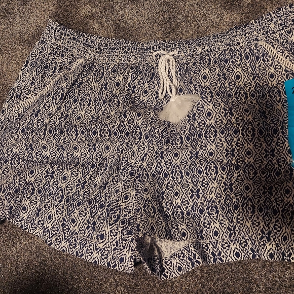 Briggs New York Blue and White stretchy Shorts 2x - Picture 3 of 5